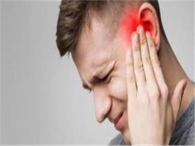 علاقة طنين الأذن بارتفاع ضغط الدم.. حسام موافي يوضح