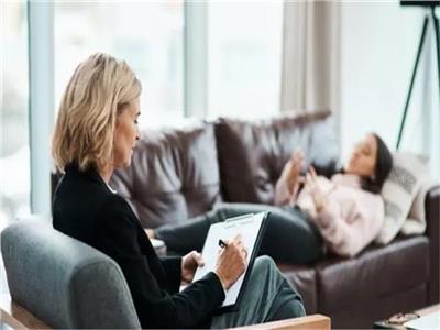 عميد صيدلة القاهرة: الذكاء الاصطناعي يحاكي العلاج الدوائي بدقة 50% فقط
