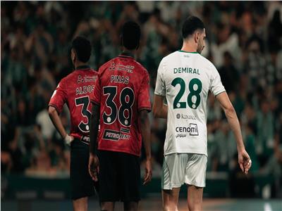 أهلي جدة يواصل انتصاراته أمام الخلود في الدوري السعودي