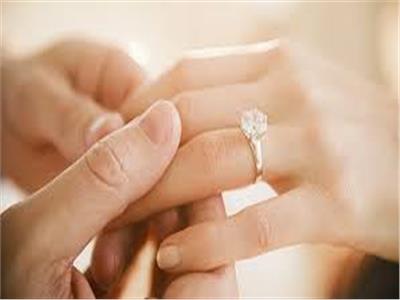 الخطيب امرأة.. حكاية عاشق هارب من سجن النساء