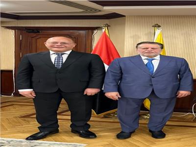 رئيس جامعة سوهاج يبحث مع محافظ البنك المركزي استكمال فرش وتجهيزات المستشفى 