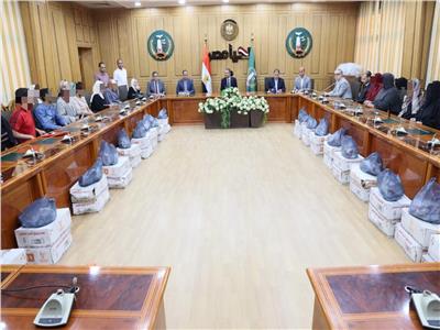 توزيع مساعدات مالية وعينية لـ50 حالة إنسانية بالمنوفية  