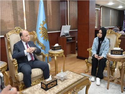 محافظ الغربية يكرم سلمى أشرف بعد حصدها المركز الثاني عالميا في الروبوتات