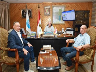 مستشار رئيس الوزراء ورئيس مياه الغربية يبحثان تسريع تنفيذ المشروعات
