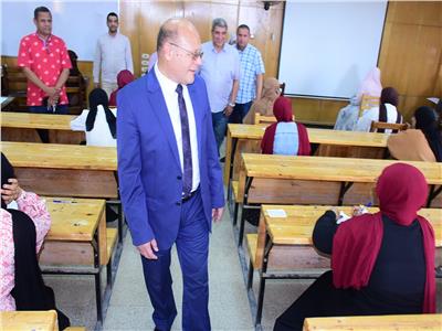 النعماني يتفقد أعمال امتحانات كليات التمريض والهندسة والزراعة بمقر جامعة سوهاج الجديد