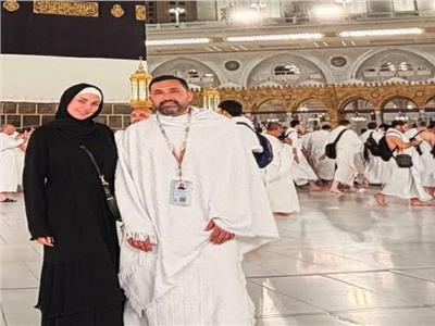 أجواء إيمانية تجمع درة وزوجها داخل المسجد النبوي في الحج