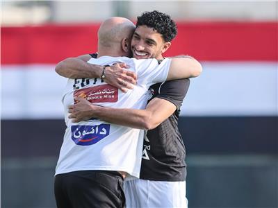 مرموش وحمزة عبد الكريم ينضمان إلى معسكر المنتخب الوطني 