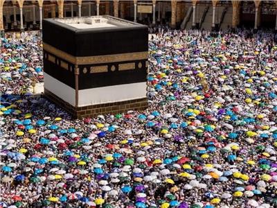 ضيوف الرحمن يودّعون أيام الحج بالطواف والدعاء في رحاب المسجد الحرام