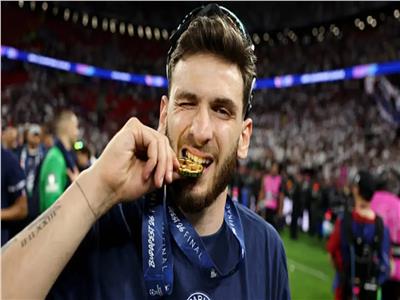 كفاراتسخيليا نجم باريس أفضل لاعب في دوري أبطال أوروبا