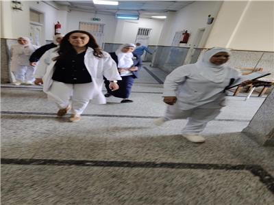 عميد طب قصر العيني يتلقى التقرير الختامي لانتظام العمل خلال العيد