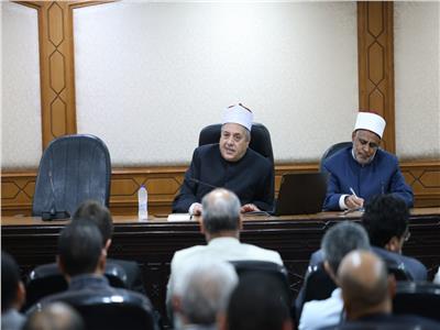 أيمن عبدالغني وأحمد الشرقاوي يجتمعان برؤساء الفرق لمتابعة الامتحانات
