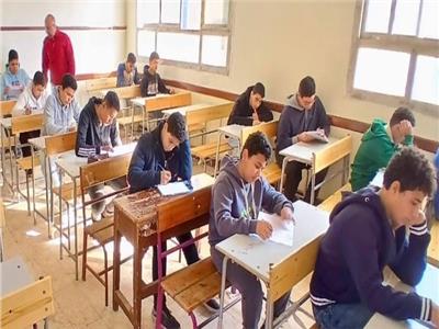 حصاد أول يوم امتحانات بالقليوبية.. استبعاد رئيس لجنة الأبرز
