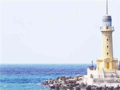 فنارات إسكندرية.. عيون ساهرة تضىء عتمة البحر