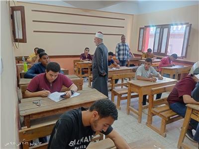 رئيس منطقة سوهاج الأزهرية يتفقد لجان امتحانات الثانوية 