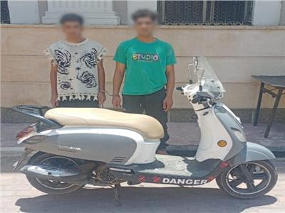 ضبط عاطلين استوليا على «سكوتر» مستأجر بالقاهرة بعد كشف ملابسات منشور متداول