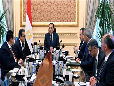 رئيس الوزراء يتابع مستجدات الموقف التنفيذي لمستشفى "500500"