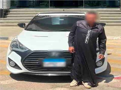 ضبط قائد سيارة طمس لوحاتها المعدنية ووضع زجاجًا حاجبًا للرؤية بالجيزة