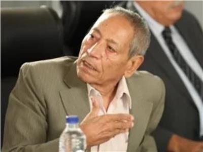 وزير التموين الأسبق يروي واقعة وقوفه في طابور الخبز ورفضه تجاوز المواطنين