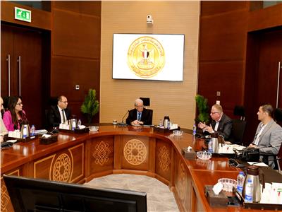 نائب رئيس الوزراء: الدولة تولي اهتماماً بالغاً بقطاع الغزل والنسيج