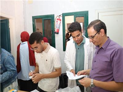 جامعة المنيا تطلق قافلة طبية تنموية متكاملة لقرية السلام في بني مزار