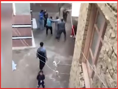 "بيهددوني بأولادي".. حقيقة فيديوهات انتشرت على السوشيال ميديا