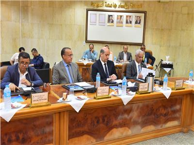 «علوان» يشارك باجتماع مجلس جامعة أسيوط ويؤكد دورها المحوري في دعم جهود التنمية