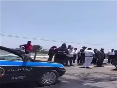 محافظ الغربية يستوقف موكبه لنقل مصابين ومتوفين بحادث طريق طنطا - كفرالشيخ