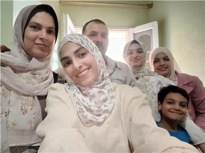 الأولى على الدبلومات الفنية: اجتهدت وربنا حقق حلمي.. ورضا والدي سر تفوقي