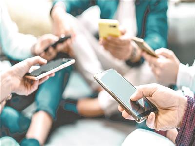 دراسة: السوشيال ميديا غيرت خريطة انتشارها.. و62% صدقوا أخبارا كاذبة