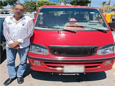 ضبط سائق ميكروباص لاعتراضه طريق قائد سيارة والتعدي عليه بالإسكندرية