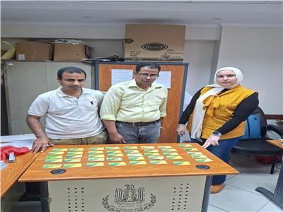 ضبط بطاقات تموينية ومواد غذائية غير صالحة في حملة بالإسكندرية