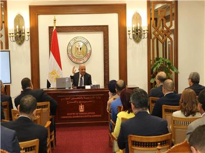 وزير الكهرباء يلتقي رؤساء البعثات الدبلوماسية لبحث التعاون الدولي وجذب الاستثمارات