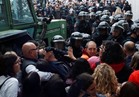 اشتباكات عنيفة أمام مراكز الاقتراع في إقليم "كتالونيا"