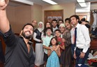 صور | "سيلفي" حسن الرداد وإيمي سمير غانم مع نجوم مسرح مصر