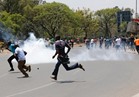الشرطة الكينية تطلق الغاز المسيل للدموع لتفريق المتظاهرين في نيروبي