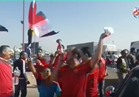 فيديو |بائعو الاعلام ينتشرون على الطريق الصحراوي إستعدادا لمباراة " مصر والكونغو " 