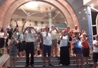 السياح يشاركون المصريين باحتفالات التأهل للمونديال في الغردقة
