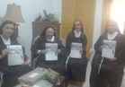 راهبات مدرسة الفرنسيسكان يوقعن استمارة «كلنا معاك من أجل مصر»