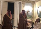 صور| «الملك سلمان» يقبل يد أخيه «الأمير طلال»