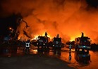 الاستعانة بسيارات إطفاء بورسعيد والدقهلية للسيطرة على حريق بساحة للخردة بميناء دمياط |صور