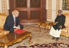 السلطان قابوس يبحث مع  وزير الخارجية البريطاني المستجدات الإقليمية والدولية