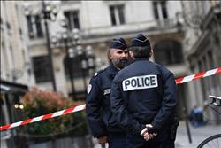 فرنسا تحشد نحو 100 ألف شرطي لتأمين احتفالات عيد الميلاد