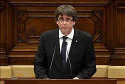 زعيم كتالونيا المعزول يطلب من حكومة إسبانيا السماح له بالعودة