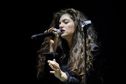   مغنية البوب النيوزلندية تلغي حفلها في إسرائيل تضامناً مع الفلسطينين