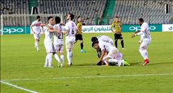 لاعبو الزمالك يحتفلون بـ" الشامي" بعد الفوز على المقاولون  