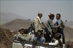 انشقاق مائة وثلاثين من ميليشيا الحوثي "الانقلابية" في اليمن وانضمامهم للمقاومة 