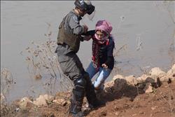 الاحتلال الإسرائيلي يحتجز فتاة قرب الحرم الإبراهيمي بالخليل