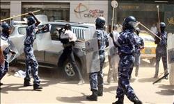 الشرطة السودانية تطلق قنابل مسيلة للدموع وتقبض على محتجين بالخرطوم