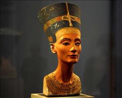 عالمة بريطانية: «نفرتيتي» لم تحكم مصر..وليست من أسرة ملكية 