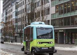 بالفيديو والصور.. السويد تستخدم حافلات عامة بدون سائق لأول مرة